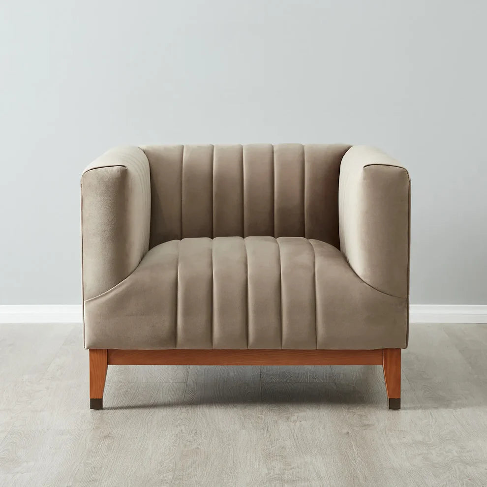 كرسي بذراعين