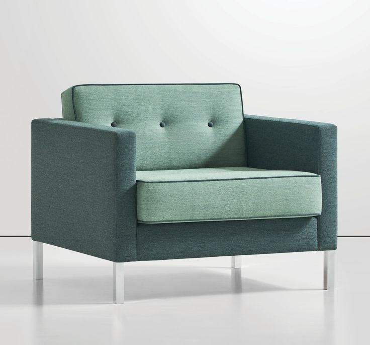 كرسي بذراعين