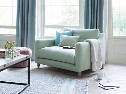 كرسي بذراعين