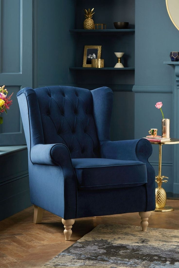 كرسي بذراعين